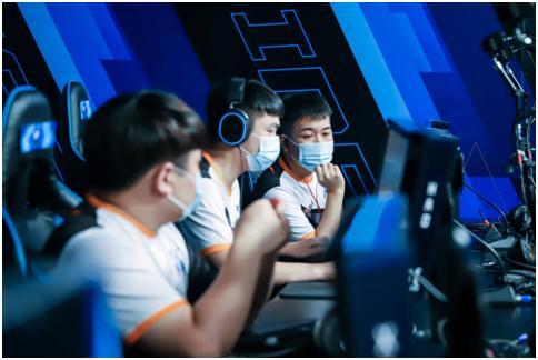 与詹姆斯的 与詹姆斯的